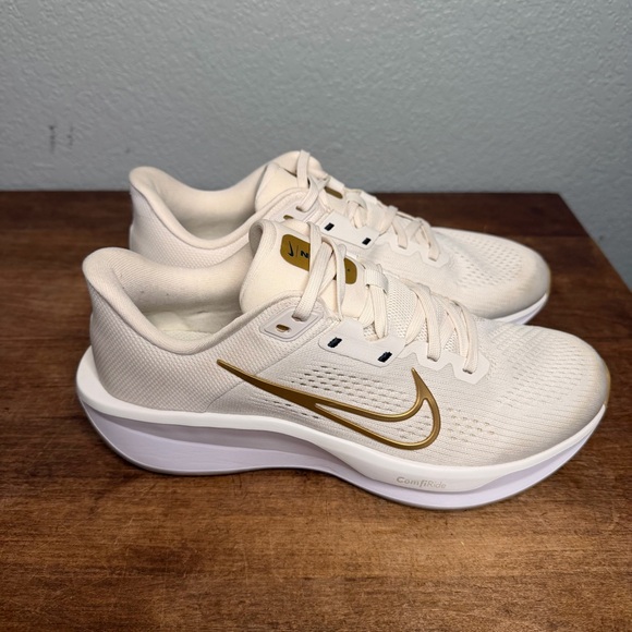 Nike Women's Quest 6 Running Gold and White  Shoes - Picture 4 of 9